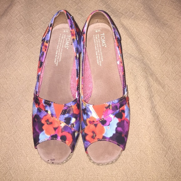 TOMS Classic Wedge Sandal. size 8. - Picture 2 of 2