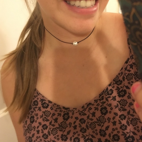 Thin Leather Cord Pearl Choker Necklace - Picture 2 of 4