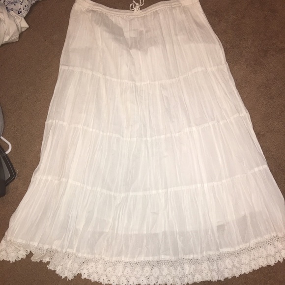 White vintage skirt with lace trim!