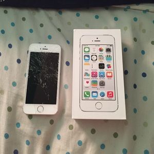 iPhone 5s with cracked screen