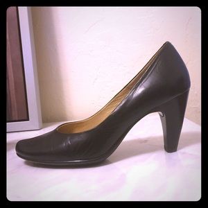 🎯SOLD ON MERC🎯 Sofft black heels