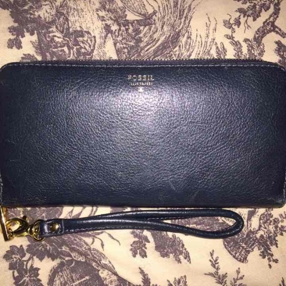 fossil wristlet