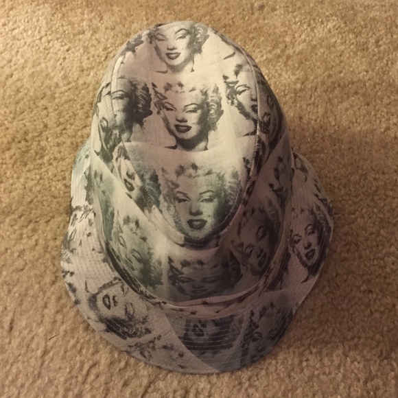Marilyn Monroe hat
