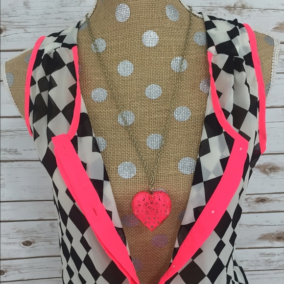 Hot Pink Heart Necklace 💗 - Picture 3 of 4