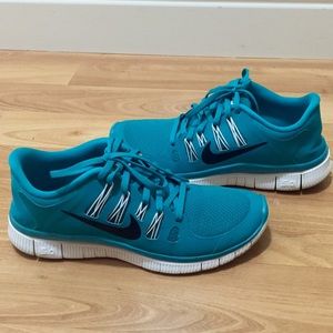 NIKE Frees 5.0