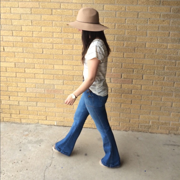 ✨Urban Outfitters flare jeans✨ - Picture 2 of 2