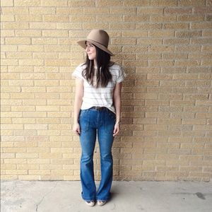 ✨Urban Outfitters flare jeans✨