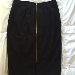 Black exposed zip skirt.
