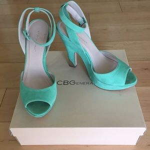 New BCBGeneration SZ 9 Leather seafoam Wedge Heel!