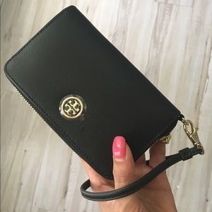 BNWT Tory Burch Robinson Wristlet Wallet