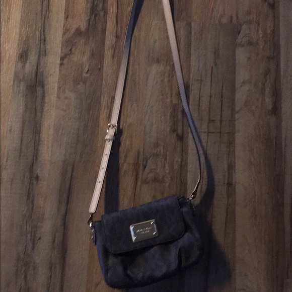 Michael Kors cross body - Picture 2 of 4