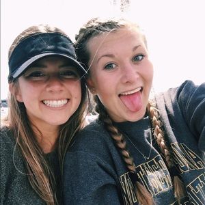 Meet your Posher, Chloe