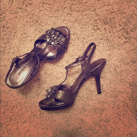 Antonio Melani Heels!