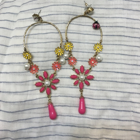 BETSEY JOHSON long flower earrings