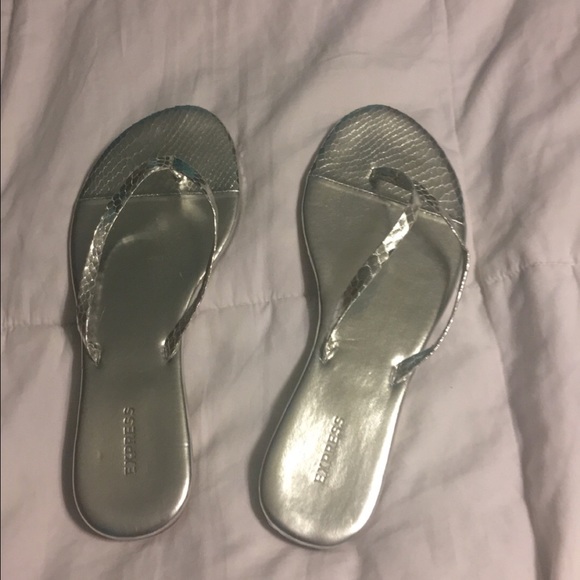 Express sandals