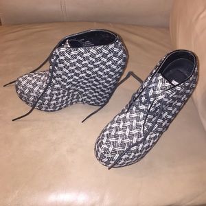 Steve Madden lace up booties size 7