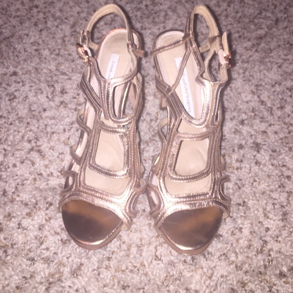 Diane Von Furstenberg Rose Gold Sandal Size 6