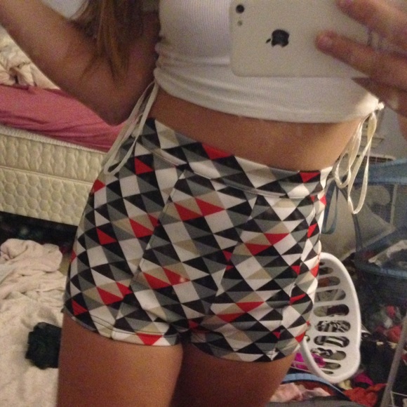 High Rise Patterned Shorts - Picture 2 of 3