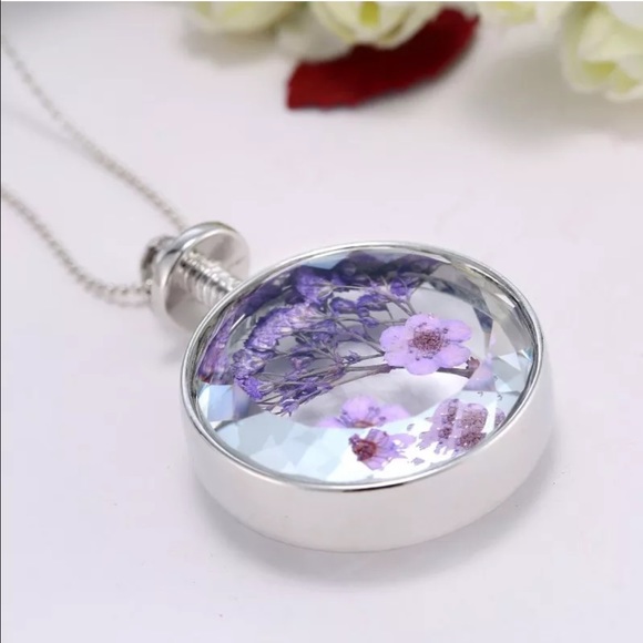 🎉HOST PICK🎉Natural Dried Flowers Glass Pendant - Picture 3 of 4