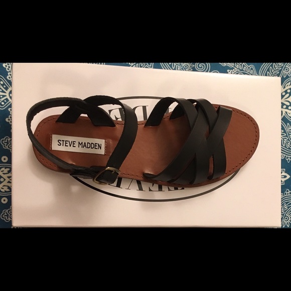 Steve Madden Suhail sandals