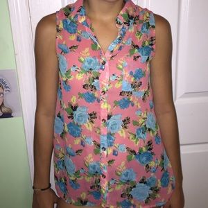 Button up floral tank top!