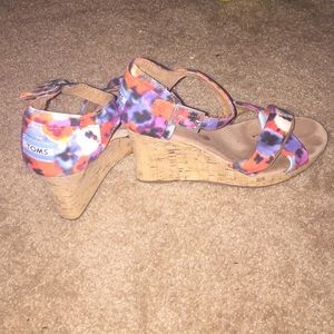 TOMS wedges