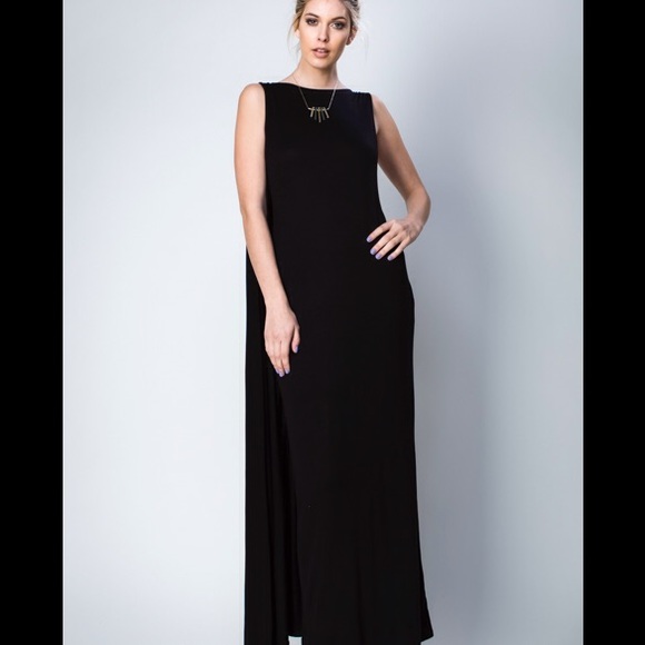 Caped maxi dress. (Black)