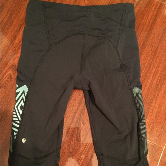 Lululemon Stash It Crop 4 - Picture 3 of 4