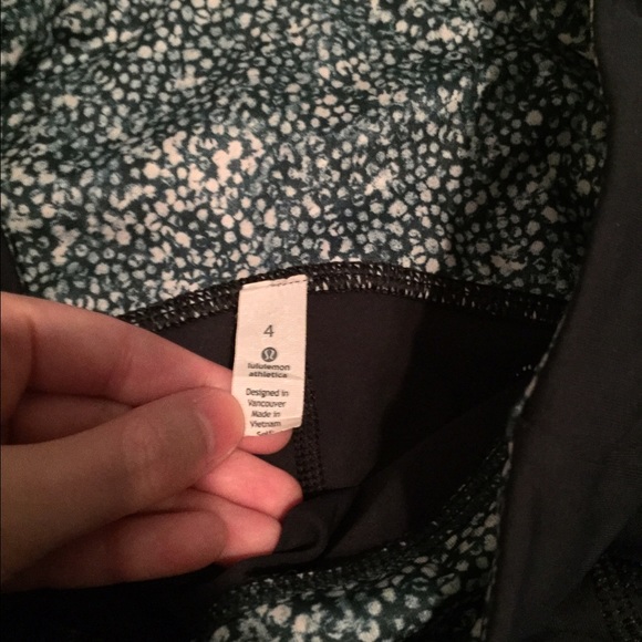 Lululemon Stash It Crop 4 - Picture 4 of 4