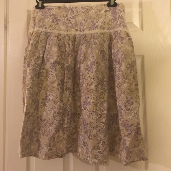 Cute a line lilac and white floral skirt