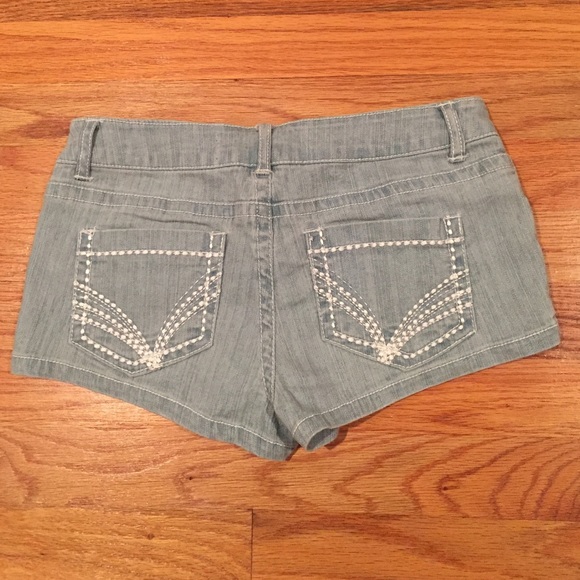 💗 PINK Jean Short Shorts. NWT.