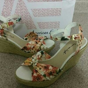 American Eagle wedges size 6