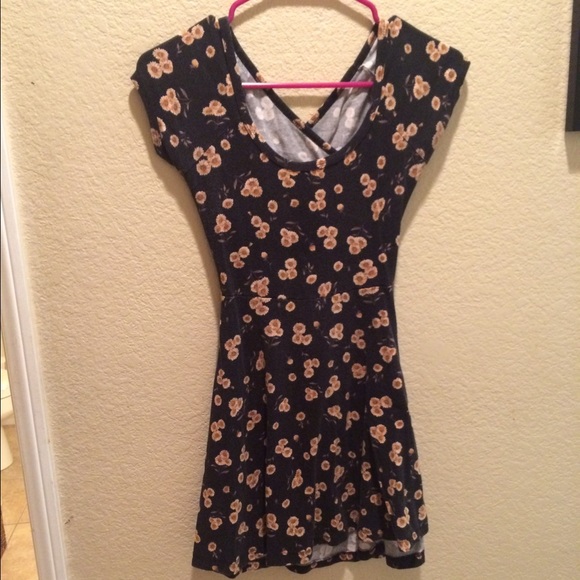 Original floral Brandy Melville cross back dress