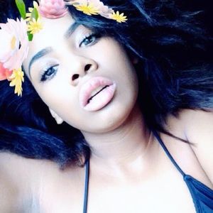 Meet your Posher, Alexis