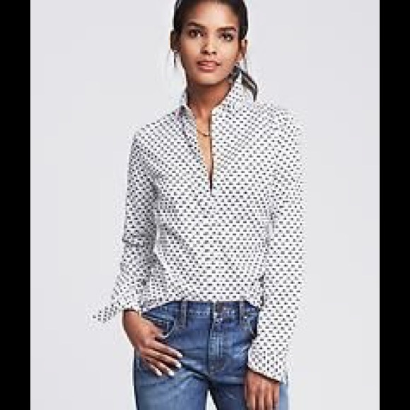 Banana Republic fitted non-iron boomerang shirt.