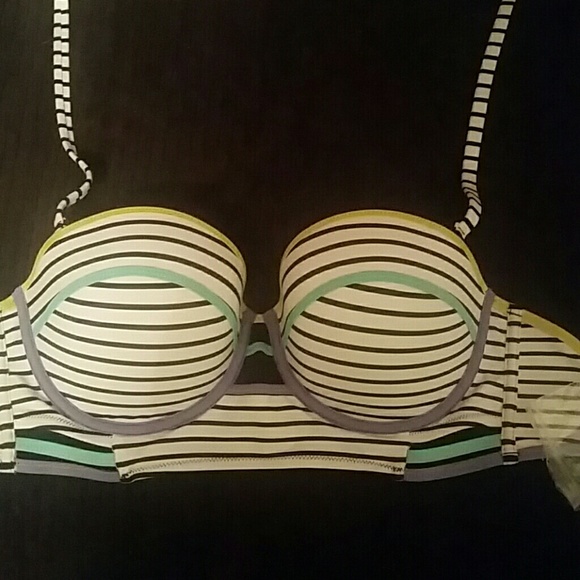 Brand new victorias secret swimsuit top! - Picture 2 of 2