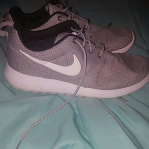 🛇🛇SOLD🚫🚫Gray Nike Roshes