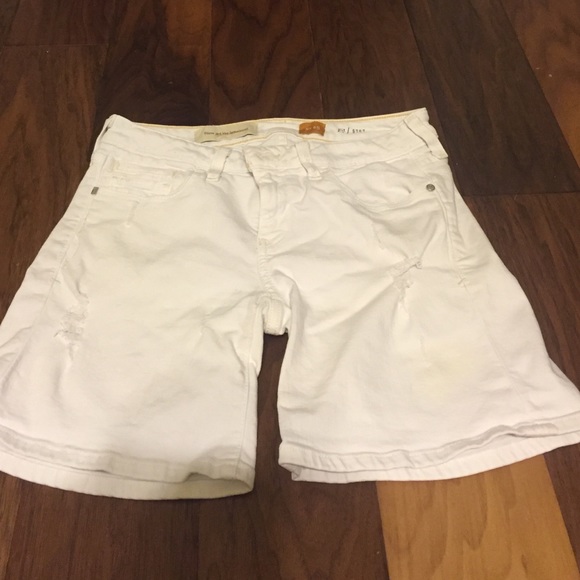 Anthropologie white jean shorts size 25!