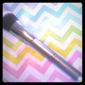It Cosmetics Airbrush OMG! Foundation Brush Makeup