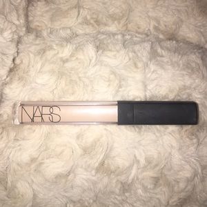 NARS radiant creamy concealer in light "2 vanilla"