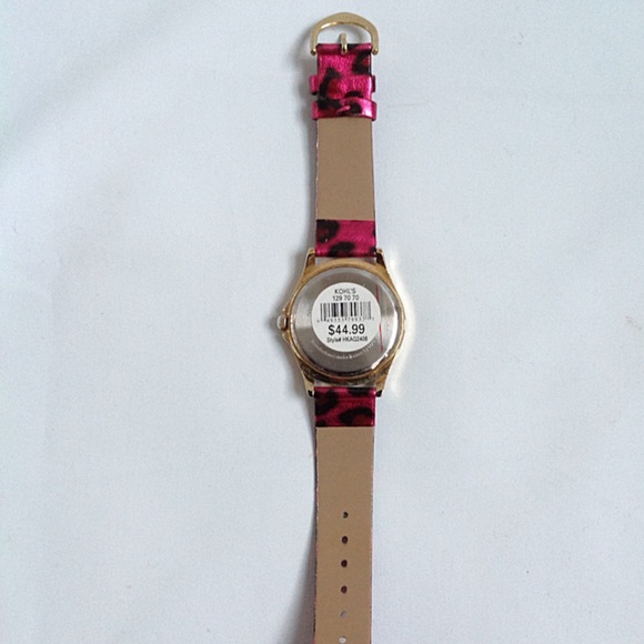 HK Hello Kitty Pink Leopard Cheetah Watch - Picture 3 of 4