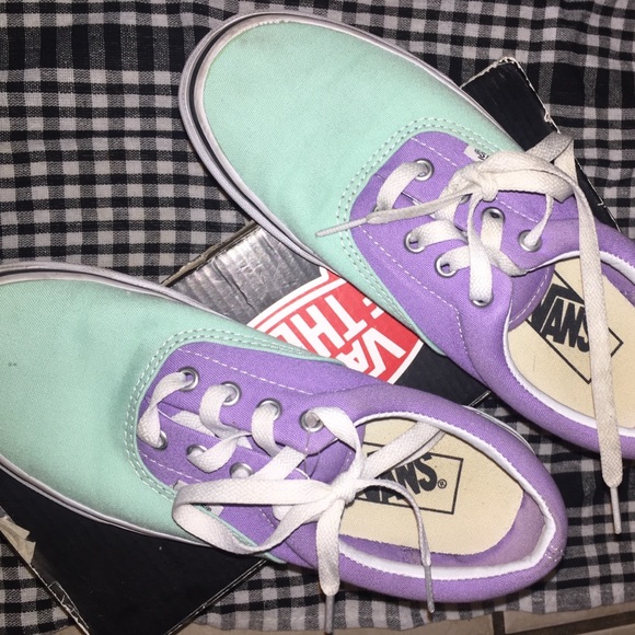 Vans - Picture 2 of 4