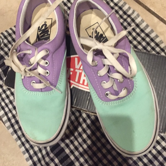 Vans - Picture 3 of 4