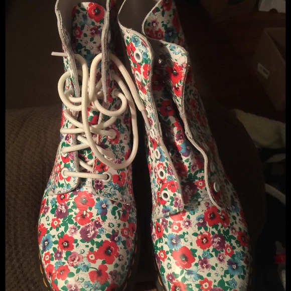 Dr Doc Marten boots new size Us 10