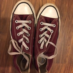 BURGONDY CONVERSE