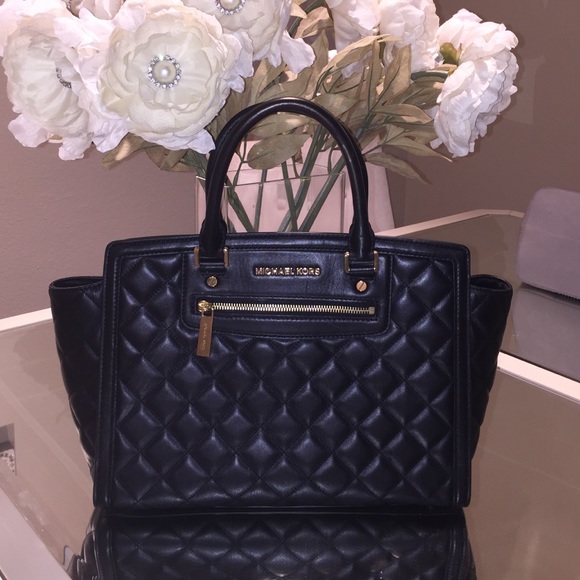 MAKE OFFERS ✔️Quilted Michael Kors Handbag