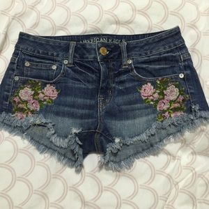 Floral design denim shorts
