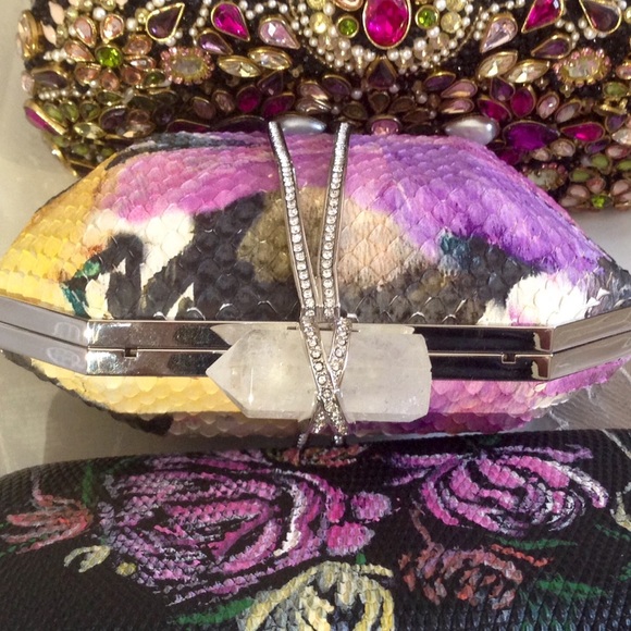NEW MARCHESA Clutch - Picture 2 of 4