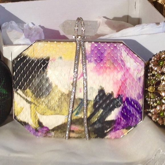 NEW MARCHESA Clutch - Picture 3 of 4