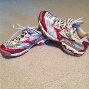 Mizuno athletic shoes